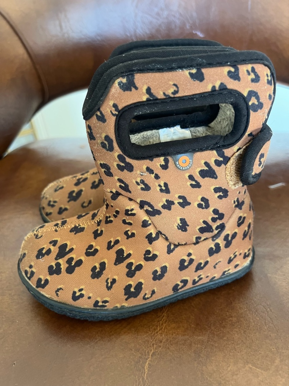 Bogs Baby Size 7 Bogs II Leopard Boots Faux Fur Lined Warm Pull on Spring